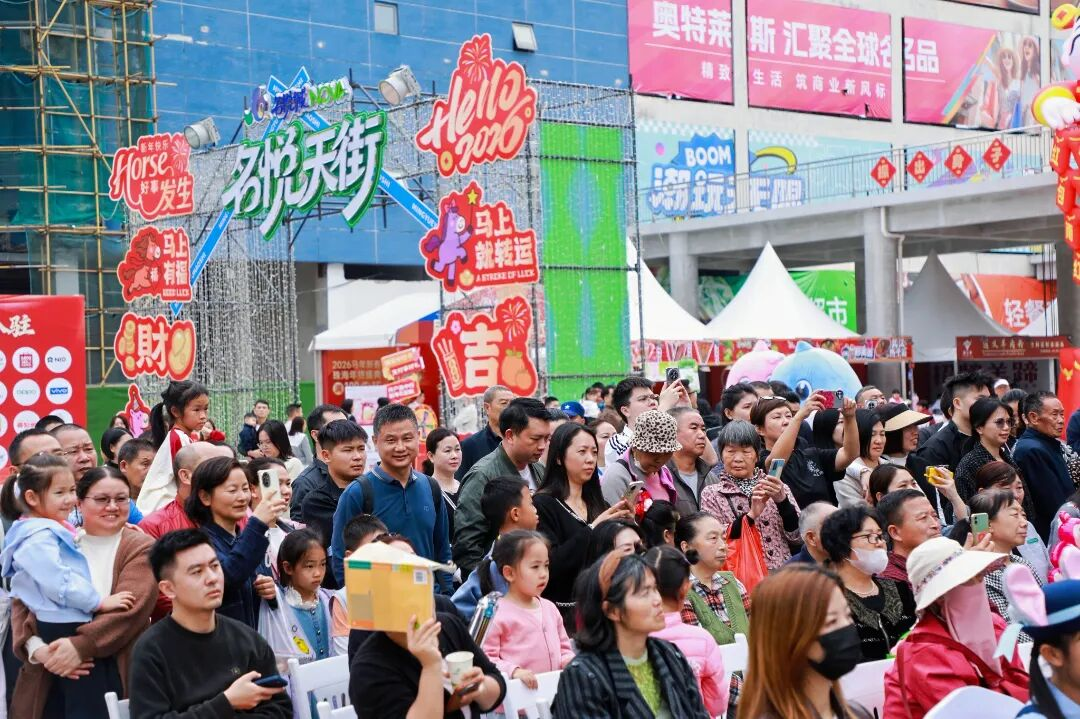 珠海新春年货大集现场人流